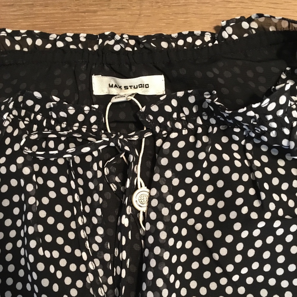 *Clearance* New w/tags Max Studio sleeveless blouse - Picture 6 of 8